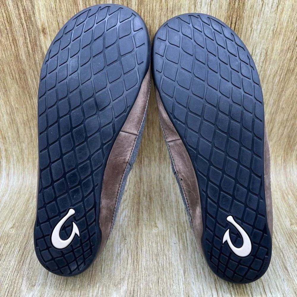 OluKai Mahana Slippers Men's Size‎ 10 Grey Quilted Textile Leather Slip On 10451